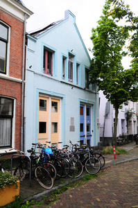 904741 Gezicht op de voorgevel van het pand Tulpstraat 17 ('De Stal') te Utrecht.N.B. Tulpstraat 17 is een voormalig ...